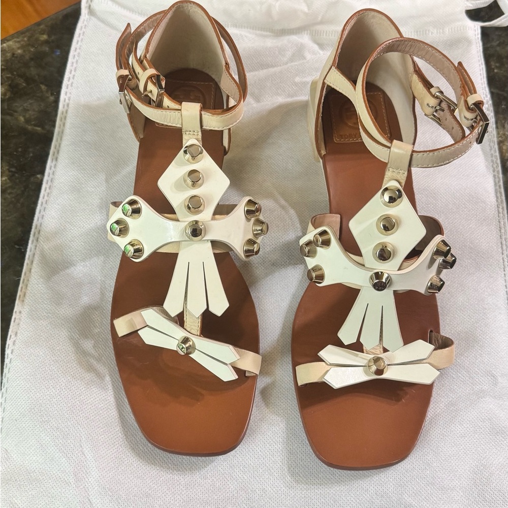Tory Burch Leather Studded T-Strap. Size:8 - Picture 5 of 8